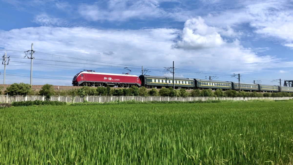 com/videos风光奇妙的自然界#列车火车铁路_del_上海13753#松江稻田