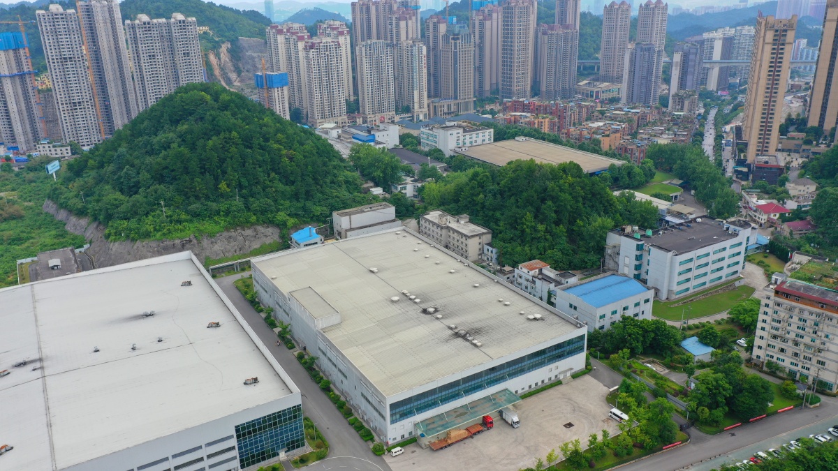 益佰制药贵州省首家上市民营企业目前总市值4609亿工厂占地4844万员工