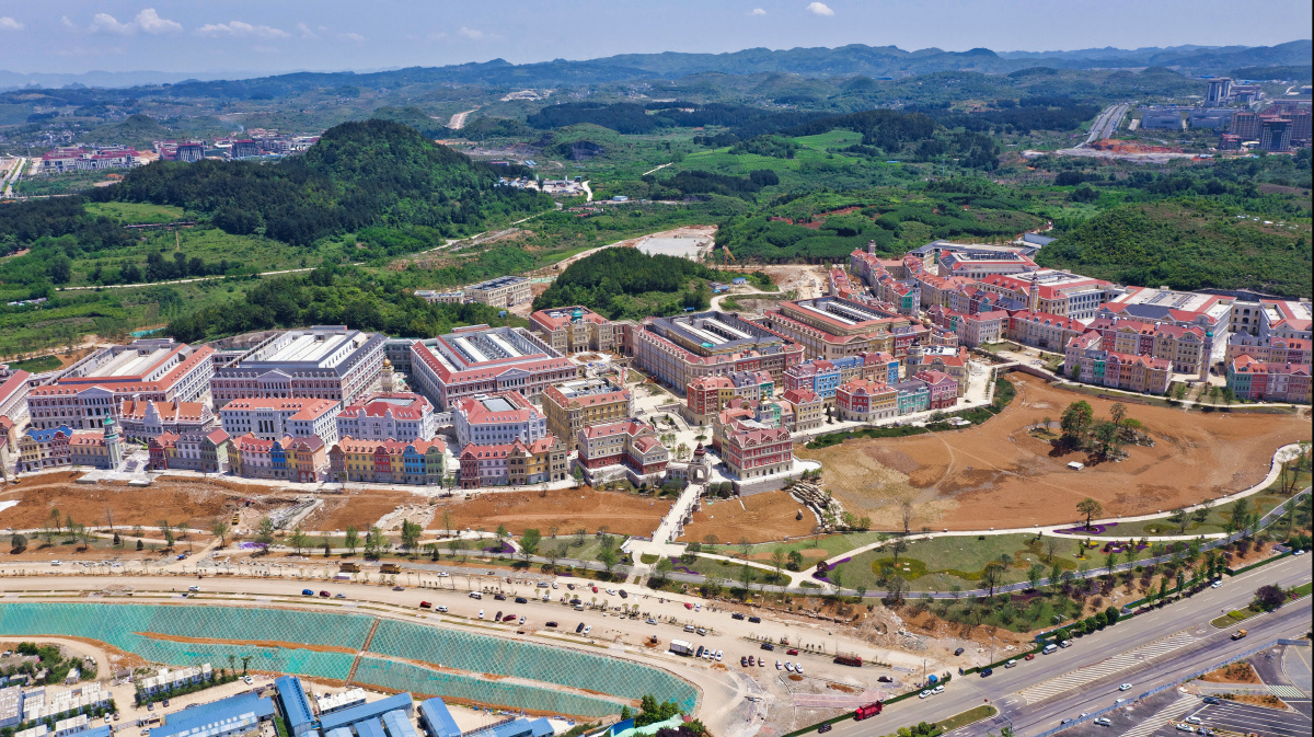 贵安新区华为欧洲小镇一期今年6月尘埃落地,投入运营.