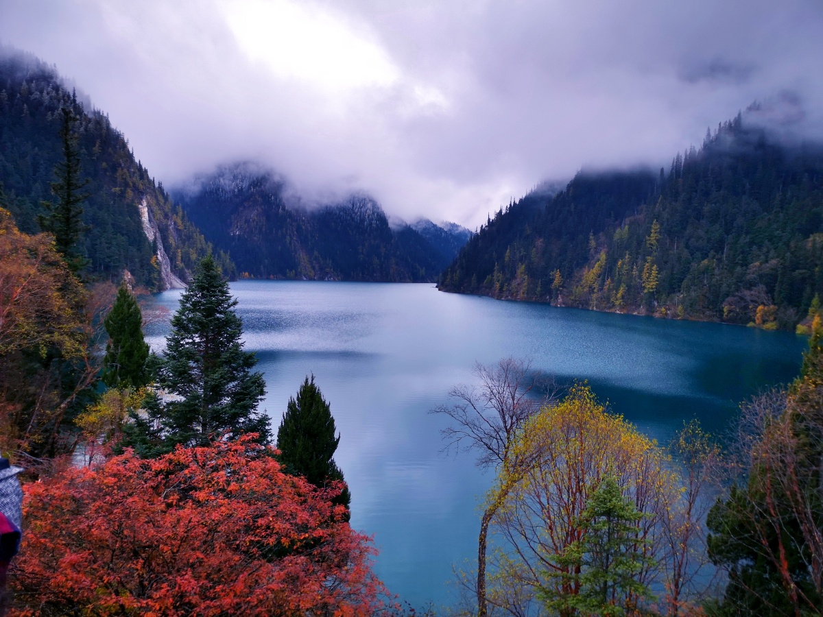 晴看水雨看山半晴半雨看云烟九寨沟风景