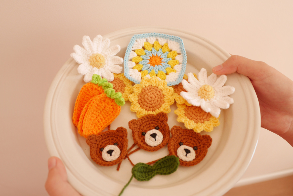 手工钩针编织小雏菊杯垫