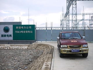 945577
