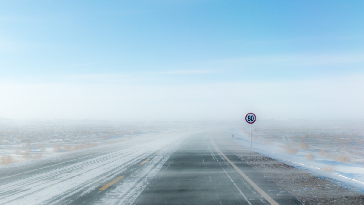 风吹雪,北疆的风吹雪很厉害,零下三十多的低温加强干燥的气候,造就了