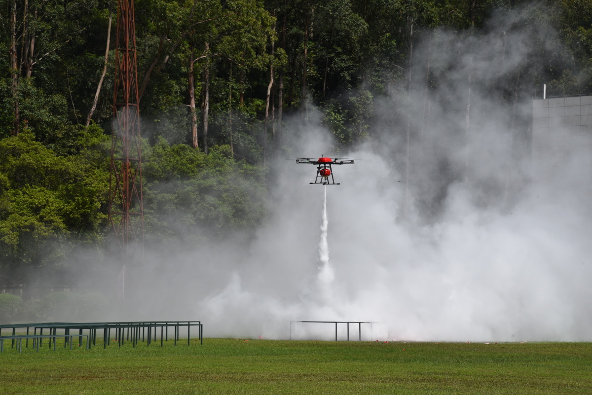 科技改变世界 无人机灭火