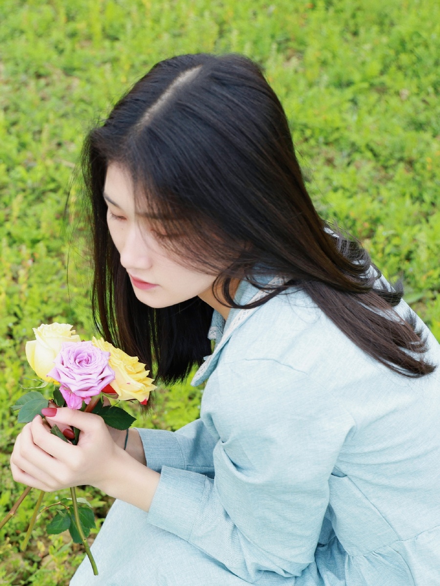 hellospring春对田野的爱意表现得很明目张胆