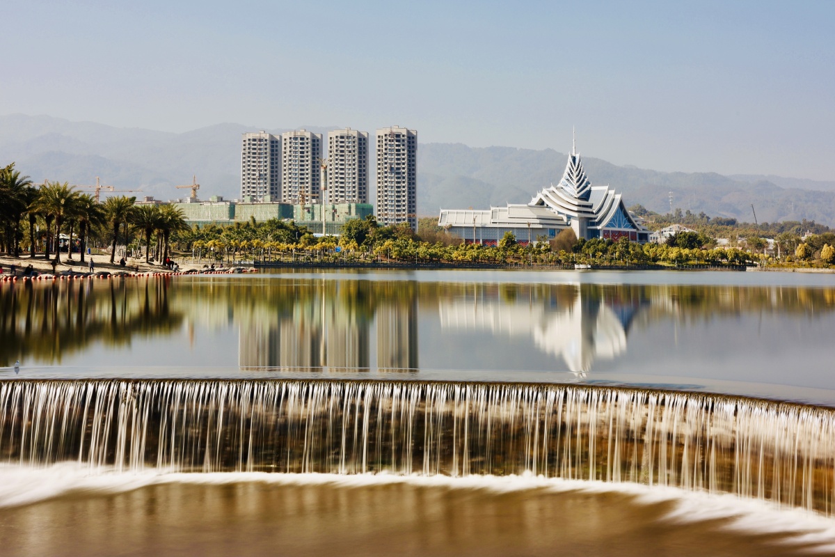 云南瑞丽弄莫湖公园