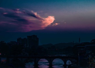 100300