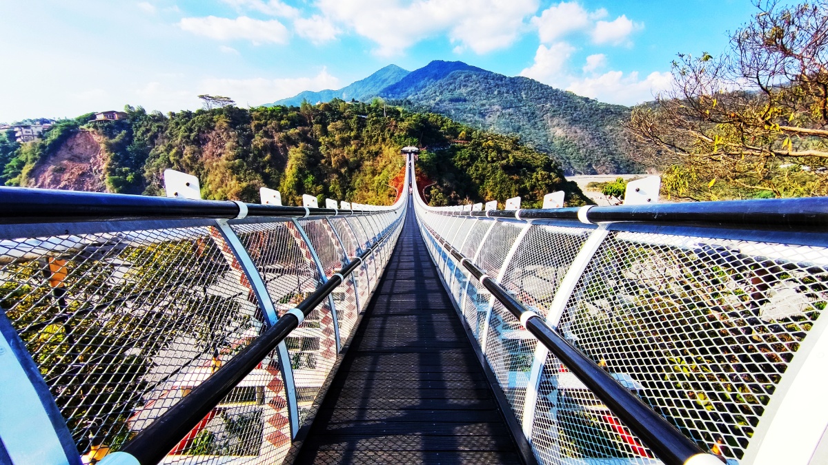 台湾屏东山川琉璃吊桥