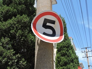 735195