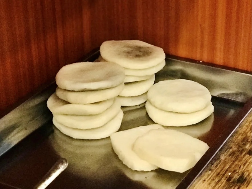 贵州安顺油炸粑稀饭