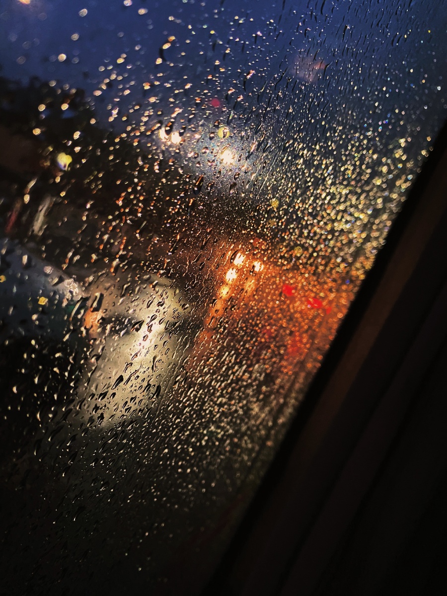 下雨的夜 归途