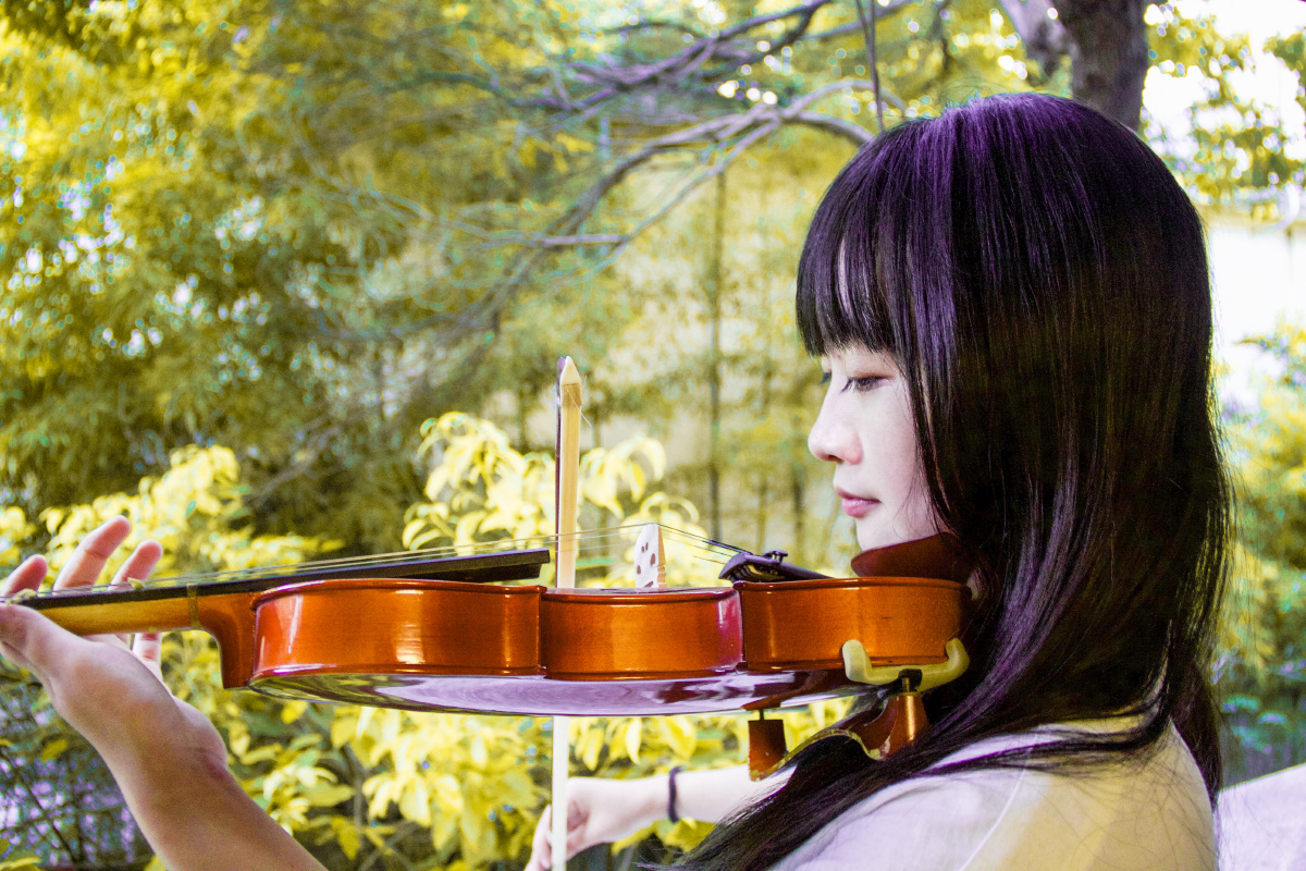 拉小提琴的姑娘