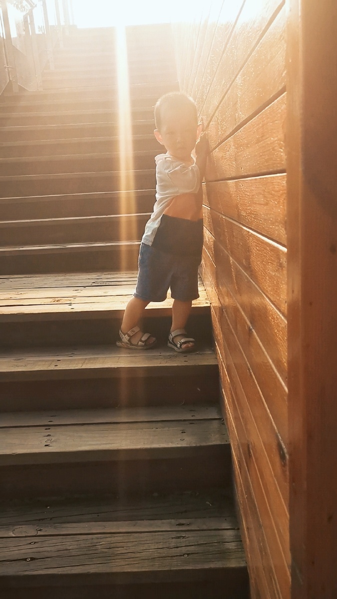 扶着墙走我就会有力量了