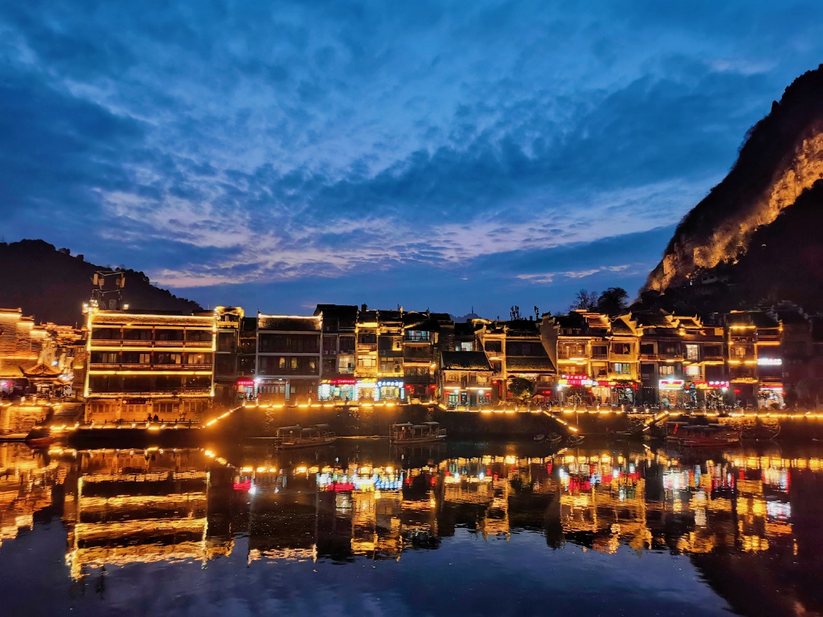 镇远古镇聚古风浪漫现代格调一起的小县城