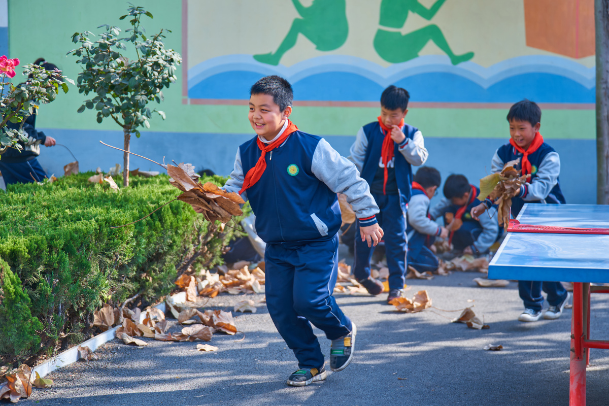 清峪村小学的孩子们很高兴能够通过镜头认识你们少年智则国智少年富则