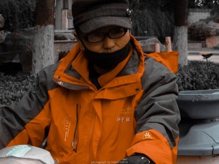 2578299