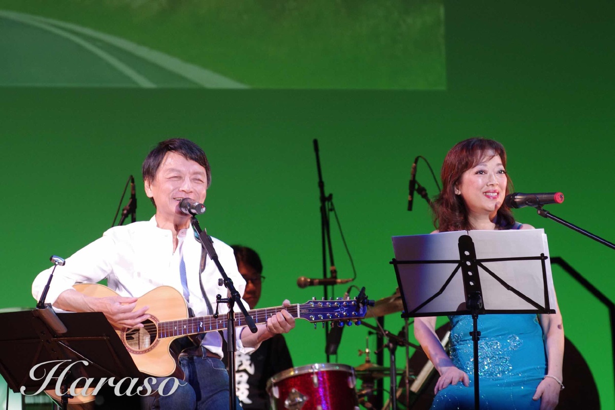 旅日著名歌手荘鲁迅与旅美歌手董苓同台梦回八十年代,深情演唱曾经