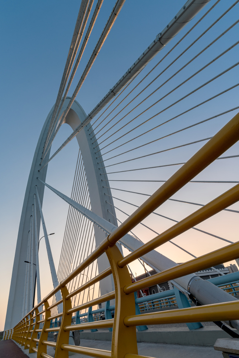 日落下的滨海大桥