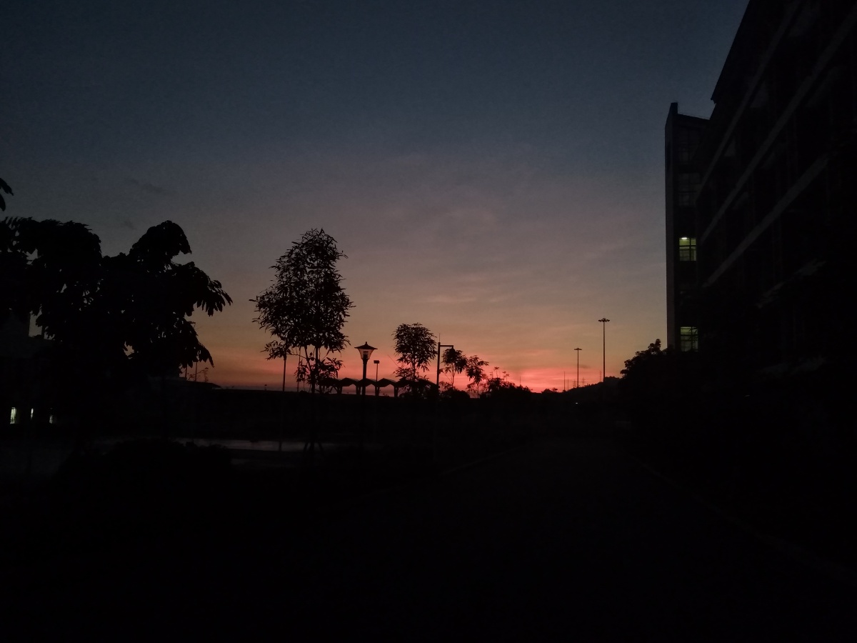 早上六点钟的幕晨下午六点钟的夕阳它们都有着不同的美好