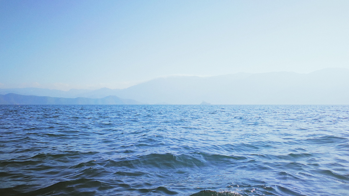 泸沽湖的浅蓝