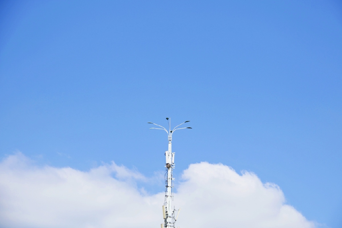 晴蓝之下白云悠悠