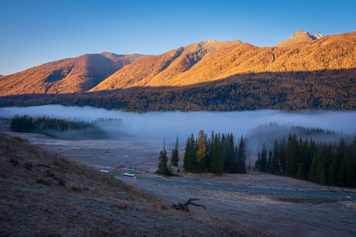 新疆喀纳斯神仙湾晨雾