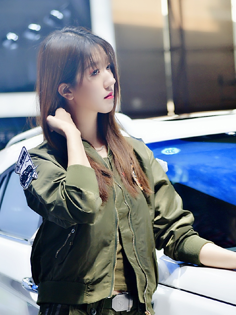 车展时刻婀娜多姿车模使好车豪车概念车增添了几分色彩与韵味