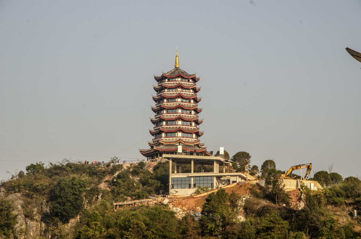 新邵全域旅游集散中心的资江河边拍摄