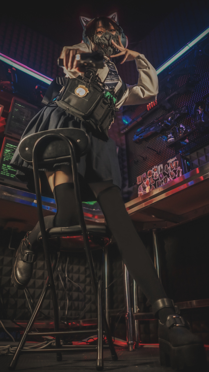 赛博少女武装jk棚拍正片本视频中出现的所有枪型物均为不可发射的拍摄