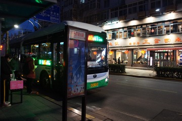 735834