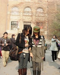 2010.11.7-香港学生在清华图书馆