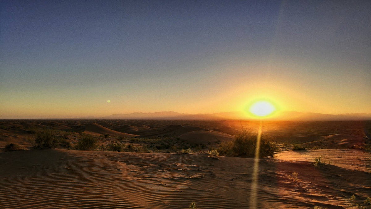 腾格里沙漠的日出