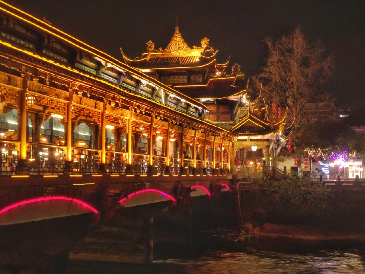 南桥的夜都江堰