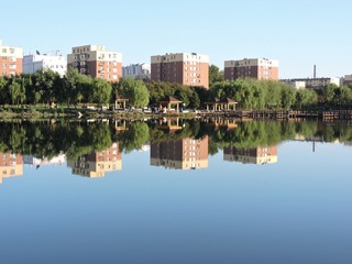 1618077