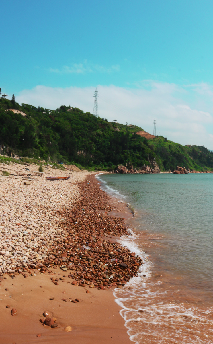 海岸线碧海蓝天鹅卵石海滩