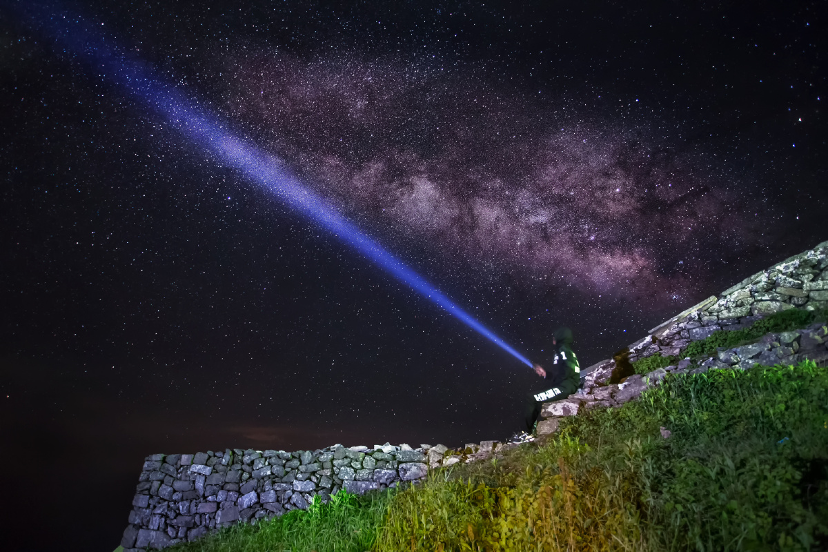 仰望星空的少年.