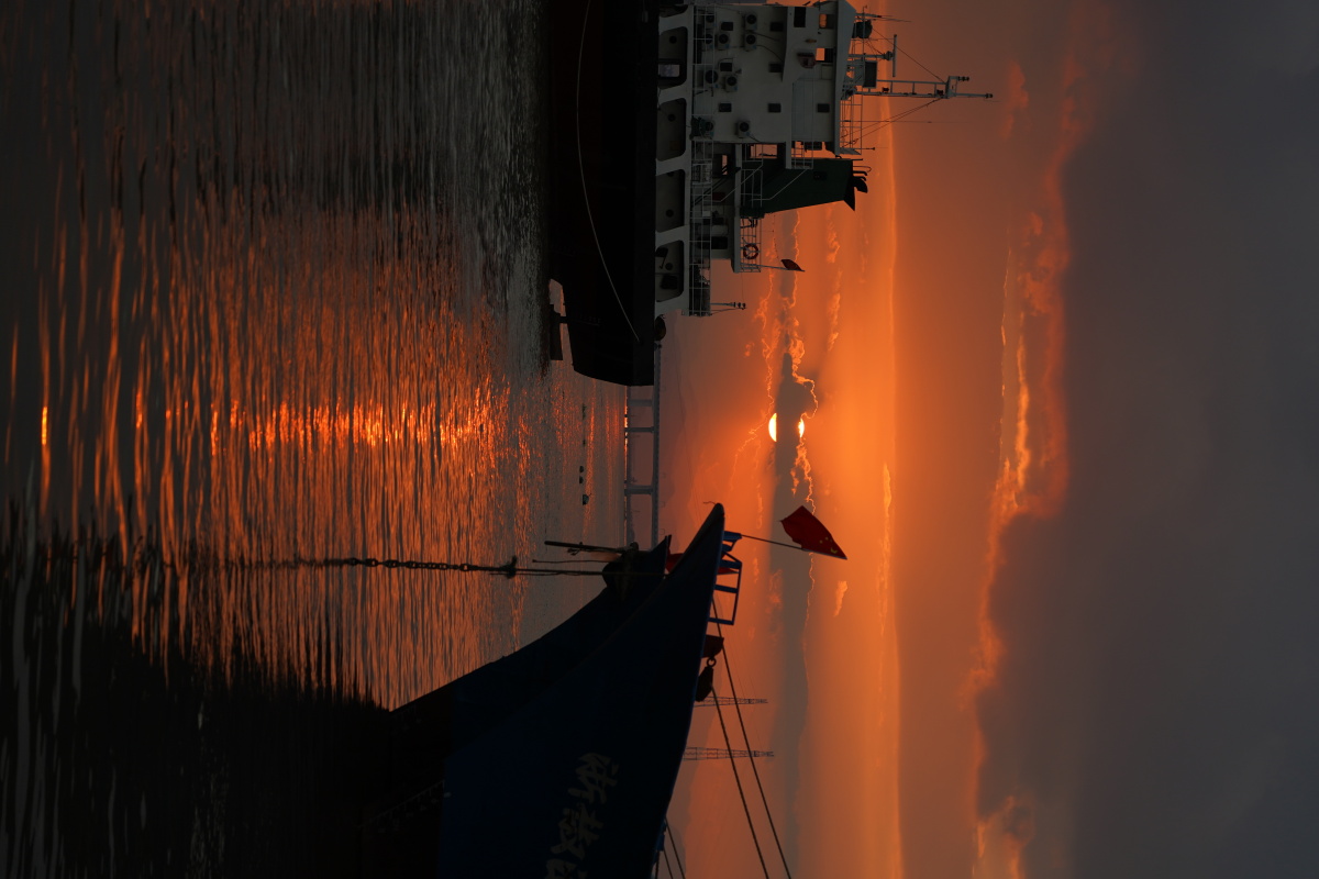 我想了一百个关于夕阳的文案,都不及这恰到好处的落日余晖