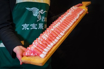 890267