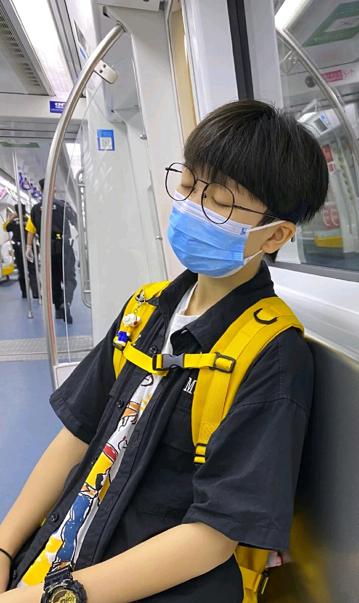 邱泽鑫还有性别难辨的小姐姐