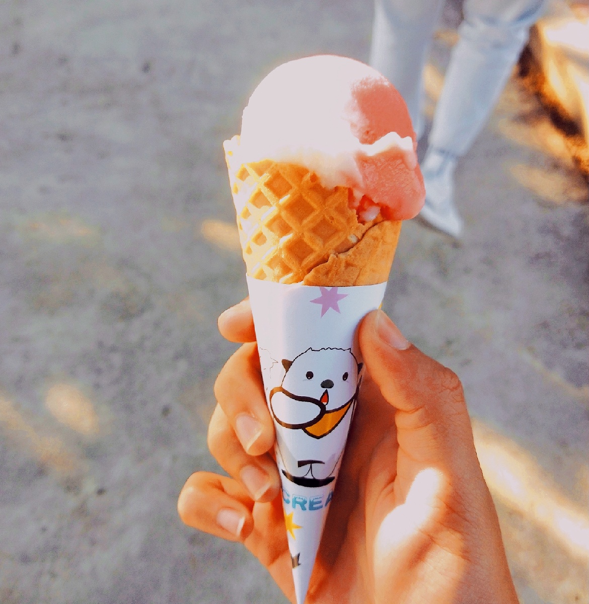 大冬天吃冰淇淋太快乐了!满足