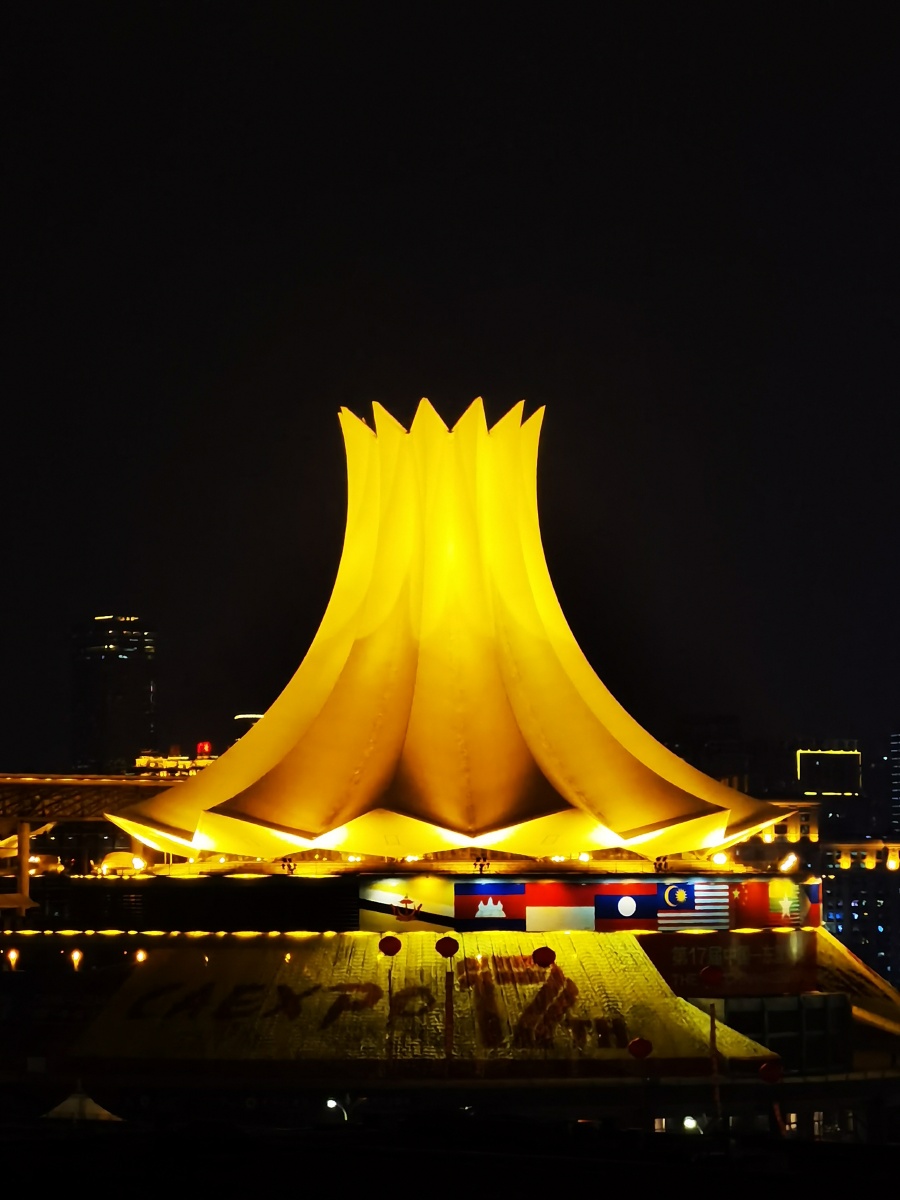 11月26日傍晚第17届东盟博览会开幕前夕