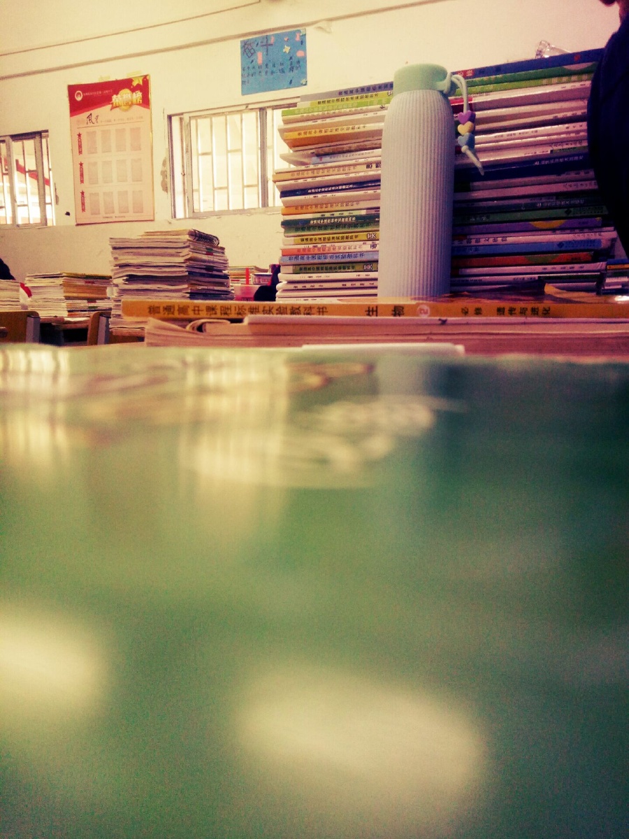 教室里的温情 - 摄影师160027516191305 - 图虫