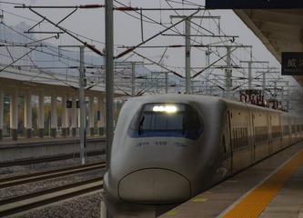 882724