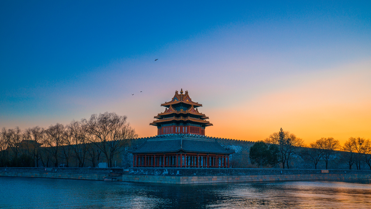 夕阳下的故宫角楼