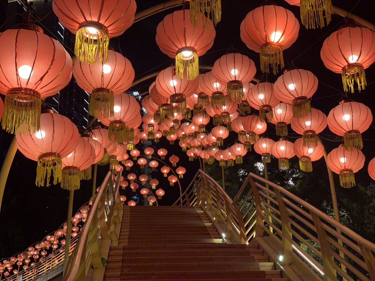 红灯笼天桥春节新年红过年年味