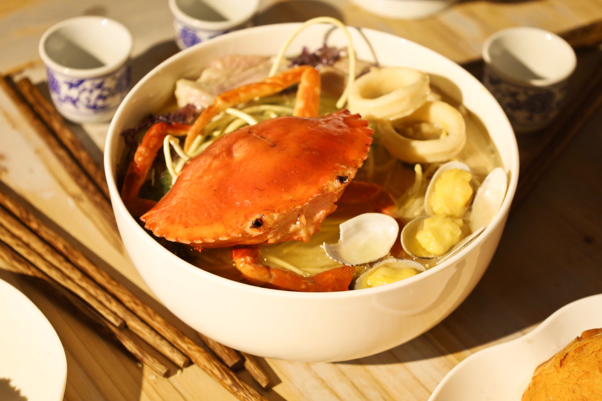 杠面面条美食非遗螃蟹