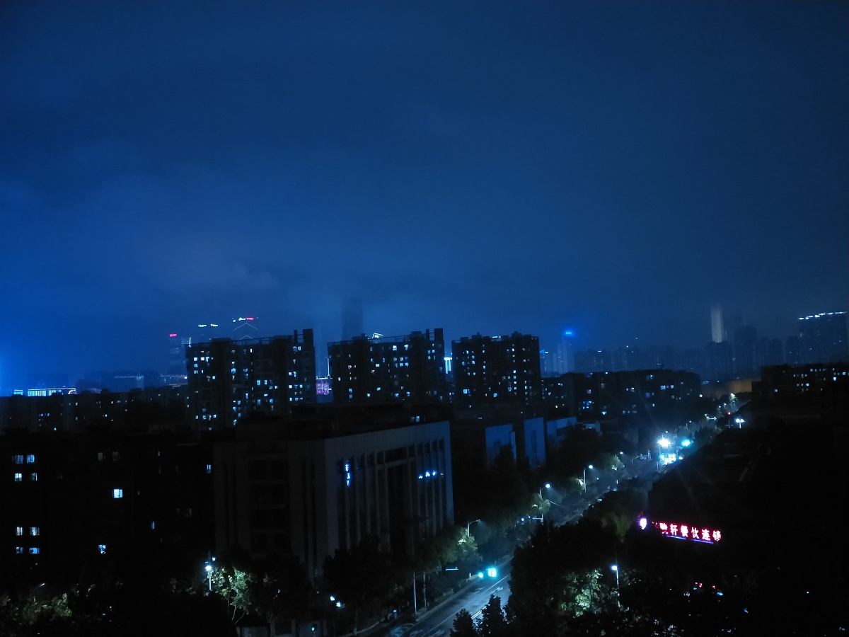 雨夜城