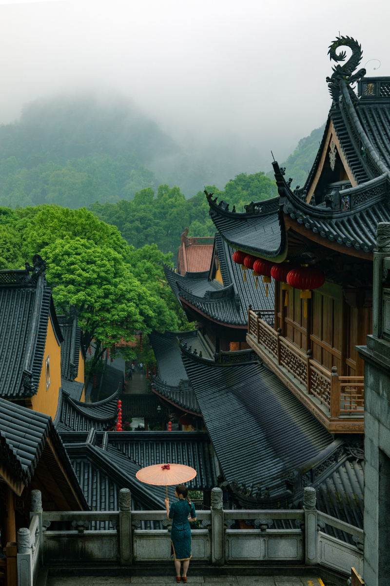 法喜寺 - 拍照片的留学生