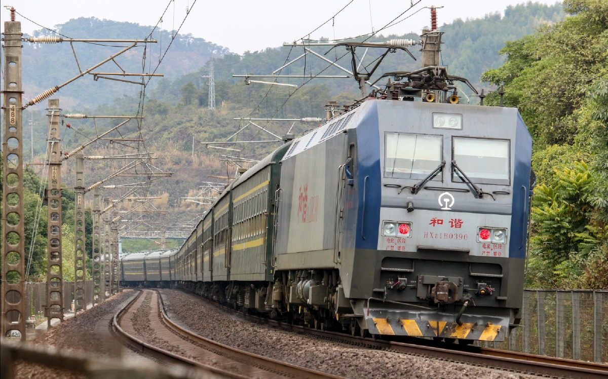 春运的火车出发了06