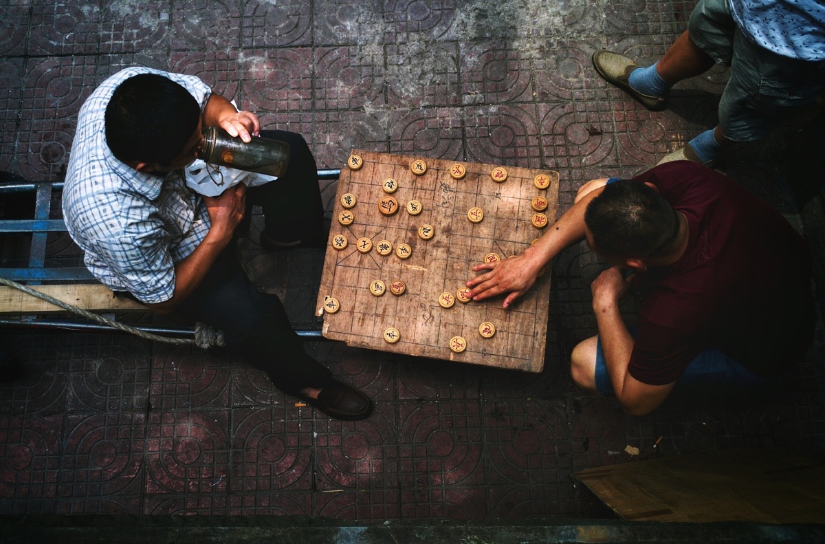 一个运筹帷幄,决胜千里;一个挥手之间便可翻云覆雨.